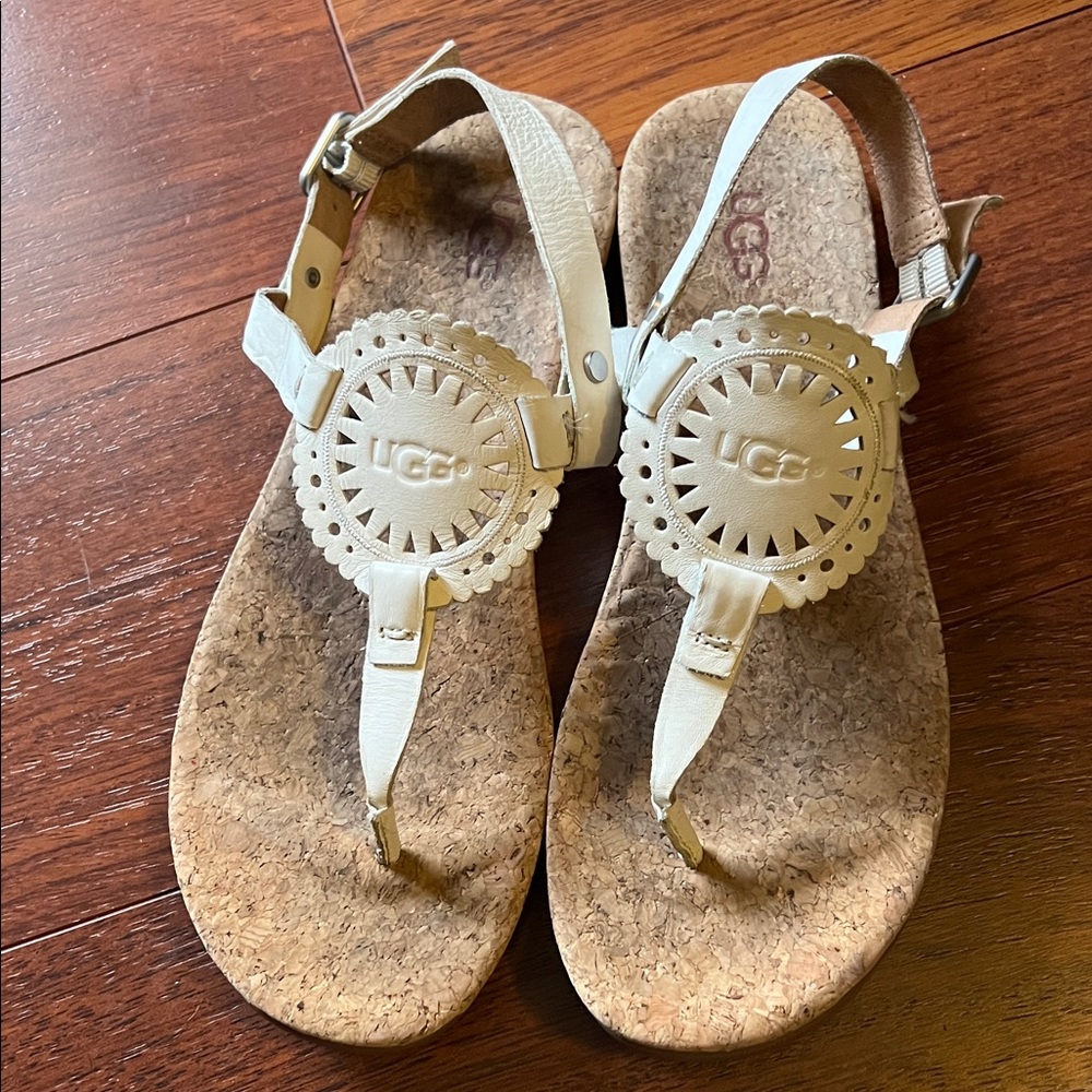 UGG white LeatherThong Sandals with Logo Medallion